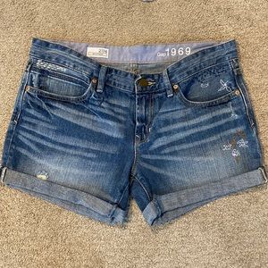 Gap Denim shorts with embroidery detailing.